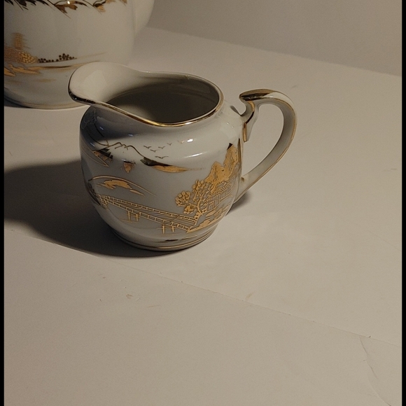 Kutani Teapot and Creamer Hand painted - Picture 6 of 8